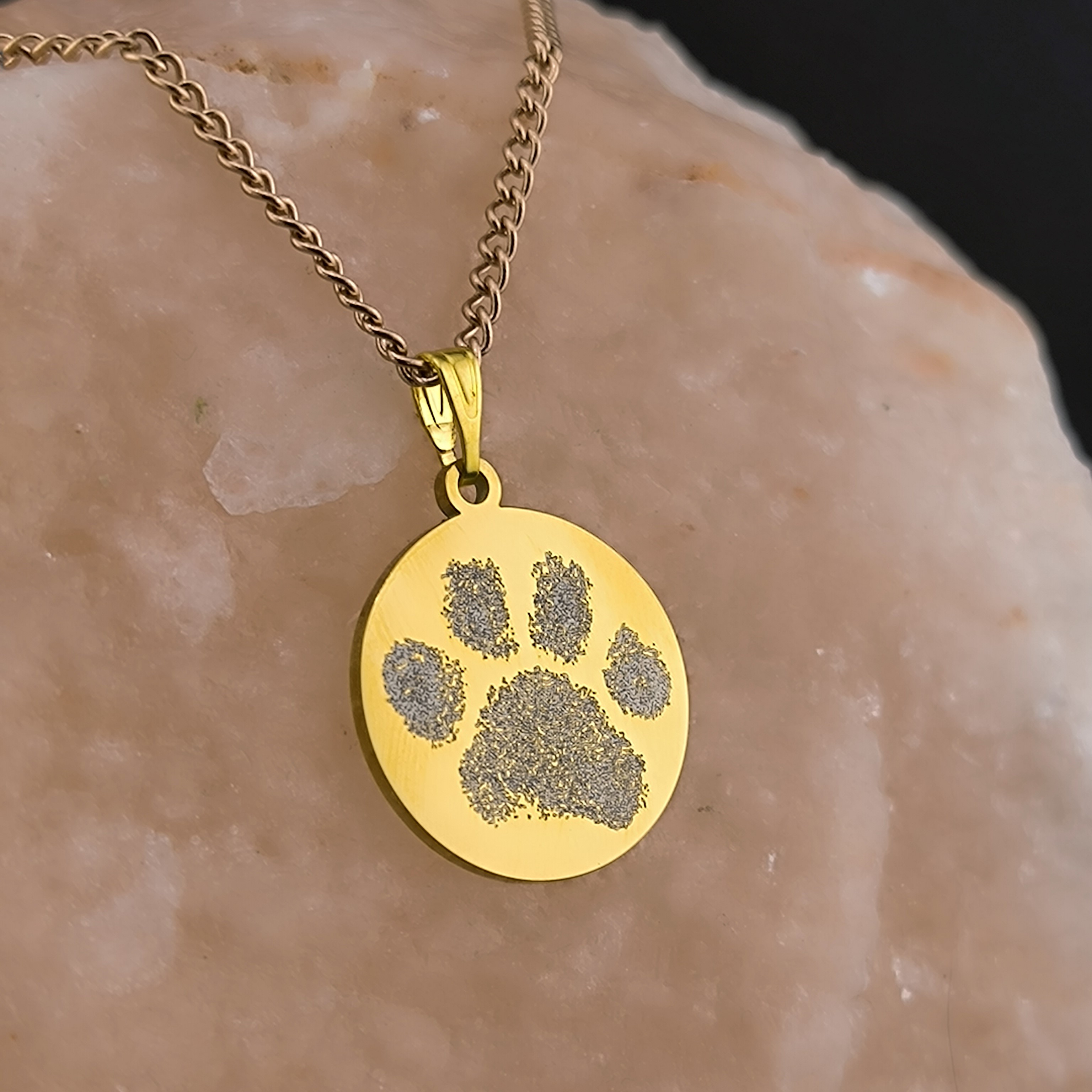 Messer mit tiefer Scrollworks Gravur